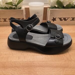 Dansko Lynnie Sandals Black Leather Adjustable Strap Platform Womens Size EU 39